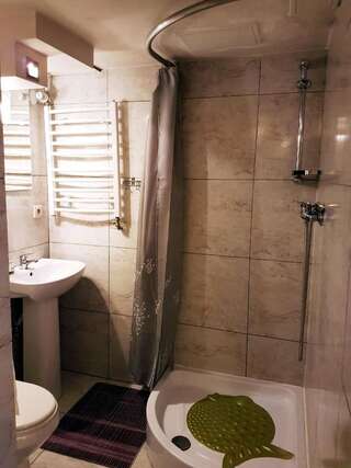 Проживание в семье Noclegi Zacisze Ченстохова Трехместный номер с собственной ванной комнатой-2